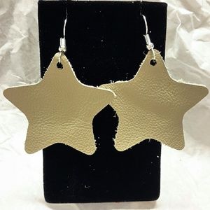 Gray colored star leather earrings - Handmade